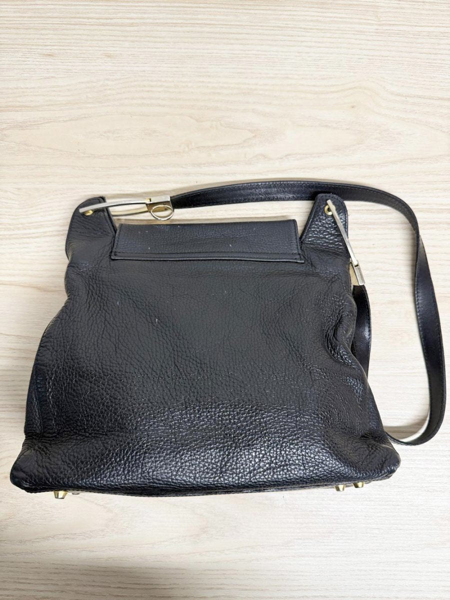 vintage valentina leather front flap crest shoulder bag | made in Italy - good market thrift store