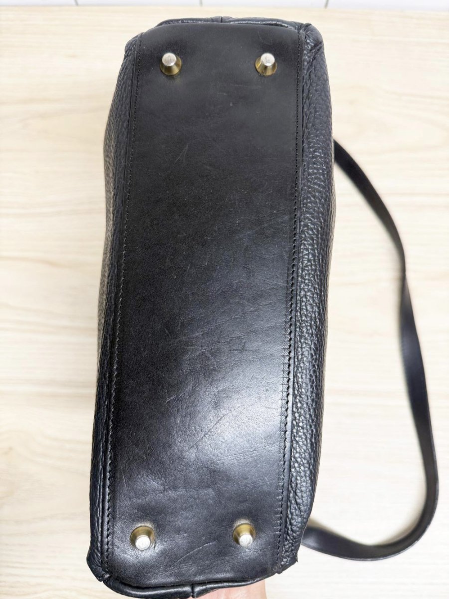 vintage valentina leather front flap crest shoulder bag | made in Italy - good market thrift store