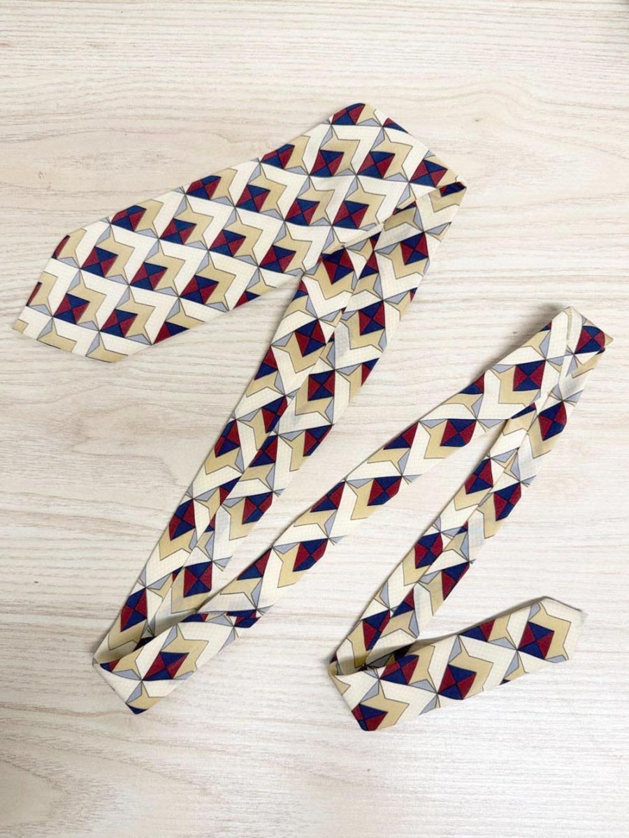 vintage van heusen 100% silk geometric tie | made in Italy - good market thrift store