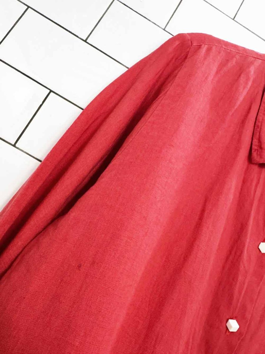 visible 100% linen peplum hem full button shirt | made in EU - good market thrift store