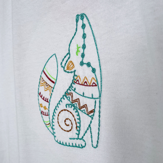 embroidered wolf tee - size large