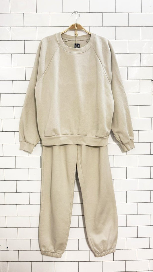x2 gap classic cozy sweatshirt + sweatpants set - good market thrift store