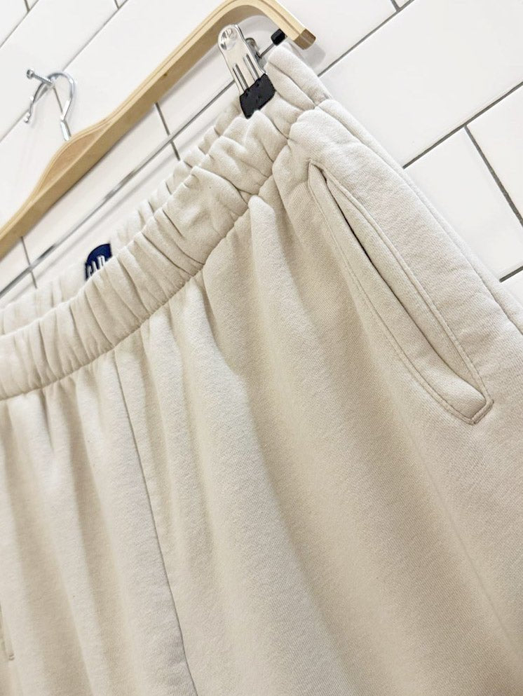 x2 gap classic cozy sweatshirt + sweatpants set - good market thrift store