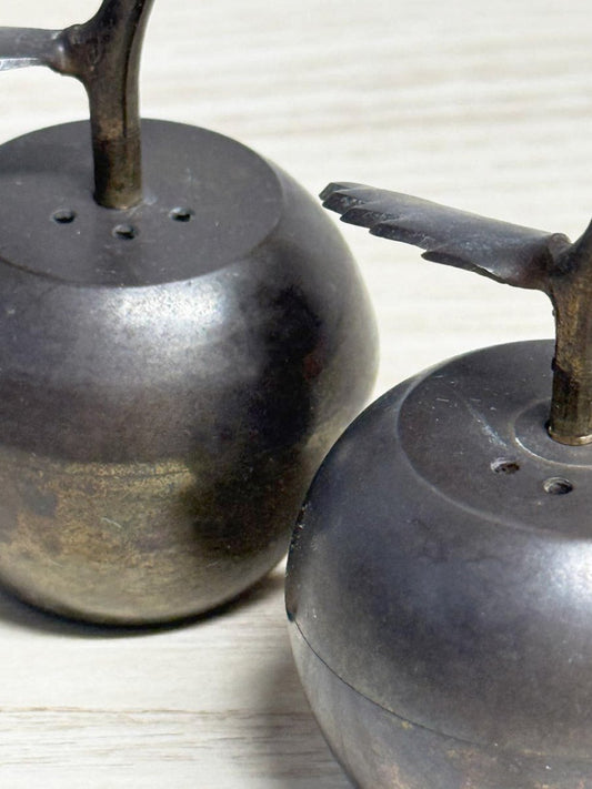 x2 vintage brass apple salt + pepper shakers | made in India - good market thrift store