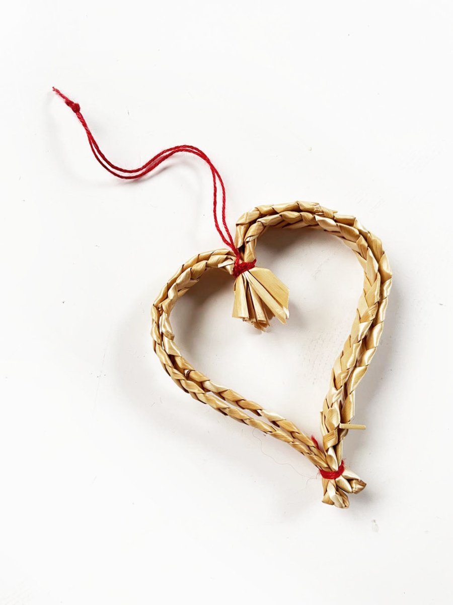 x27 swedish scandinav straw holiday ornament set - good market thrift store