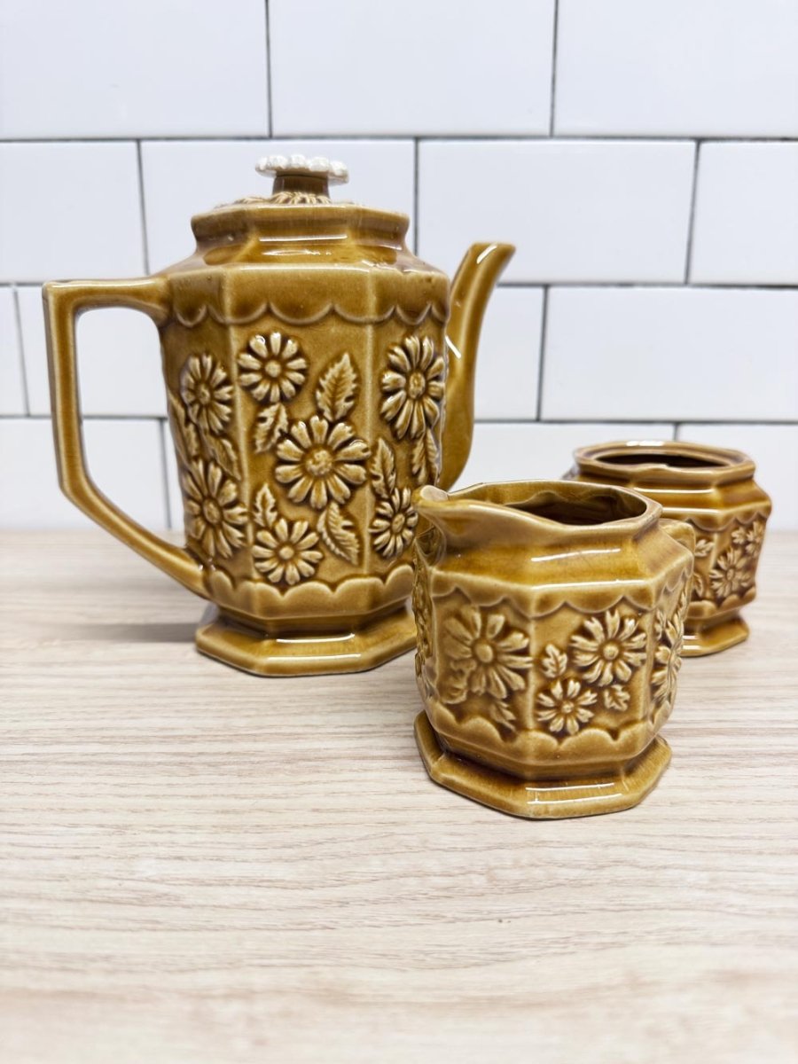 x3 vintage 70s floral teapot, creamer + sugar bowl set | made in Japan - good market thrift store