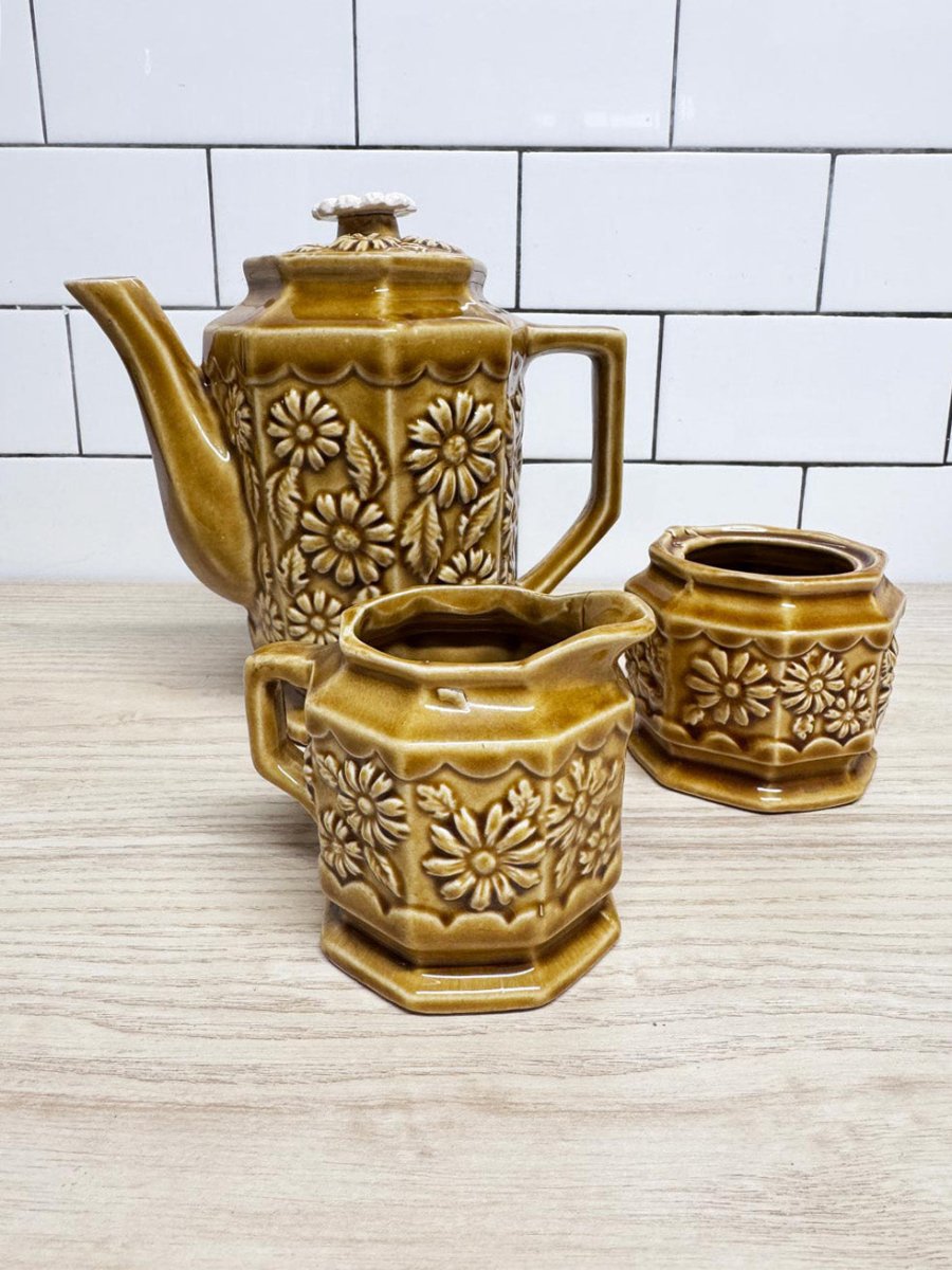 x3 vintage 70s floral teapot, creamer + sugar bowl set | made in Japan - good market thrift store