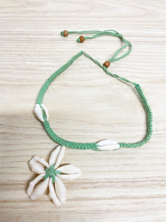 y2k cowrie shell flower necklace - good market thrift store