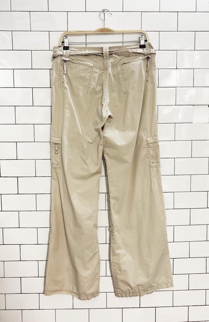 y2k dish clothing roll up flared belted cargo pants - good market thrift store