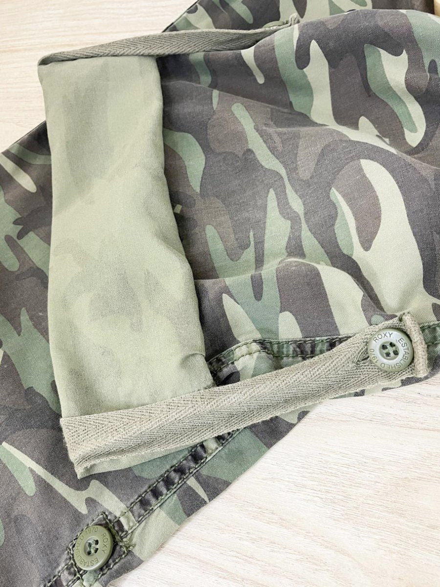 y2k roxy low rise roll-up camo straight leg utility pants - good market thrift store