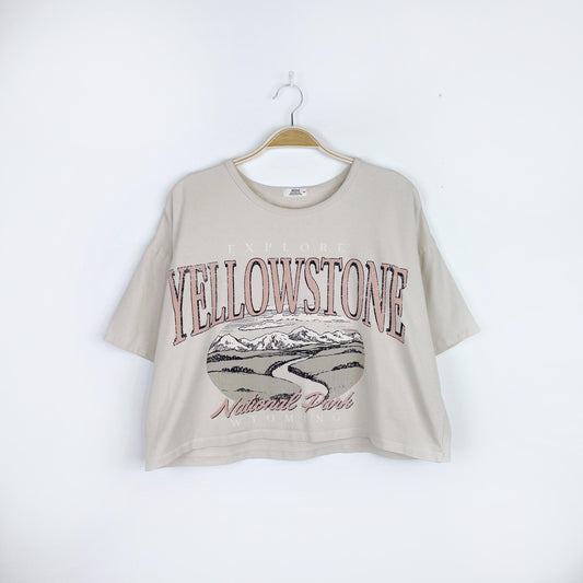 ardene yellowstone cropped graphic tee - size medium