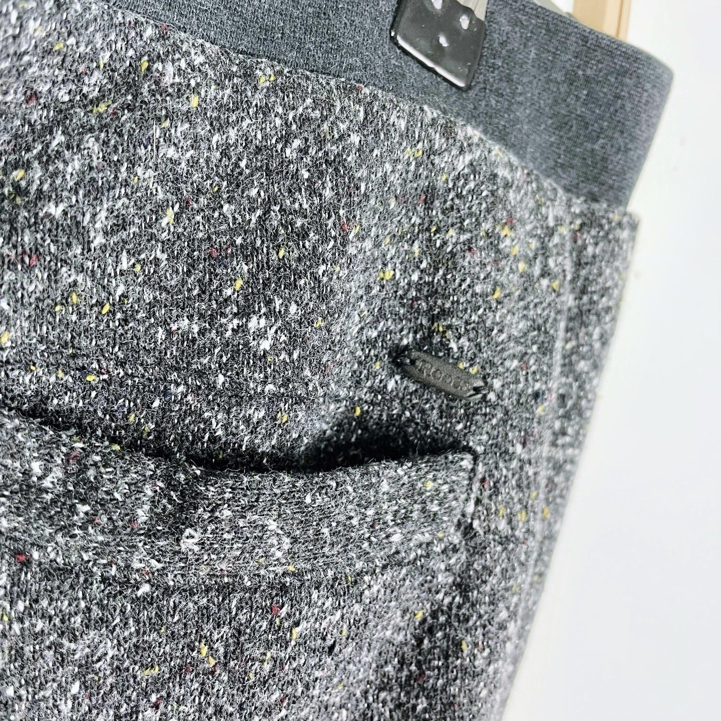 roots yellow pepper flat front trouser sweats - size large