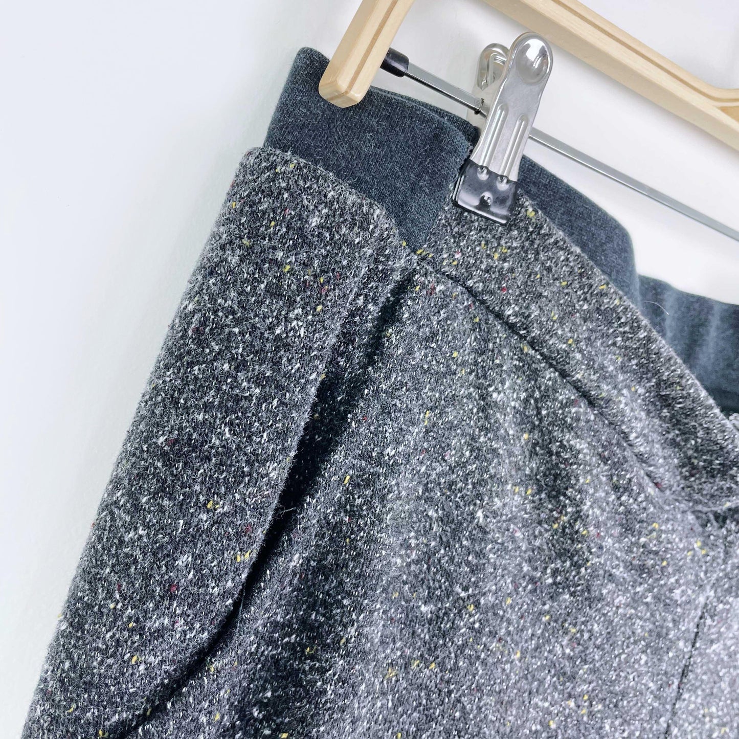 roots yellow pepper flat front trouser sweats - size large