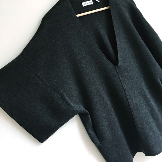 525 America Merino Wool v-neck pullover - size xs/s