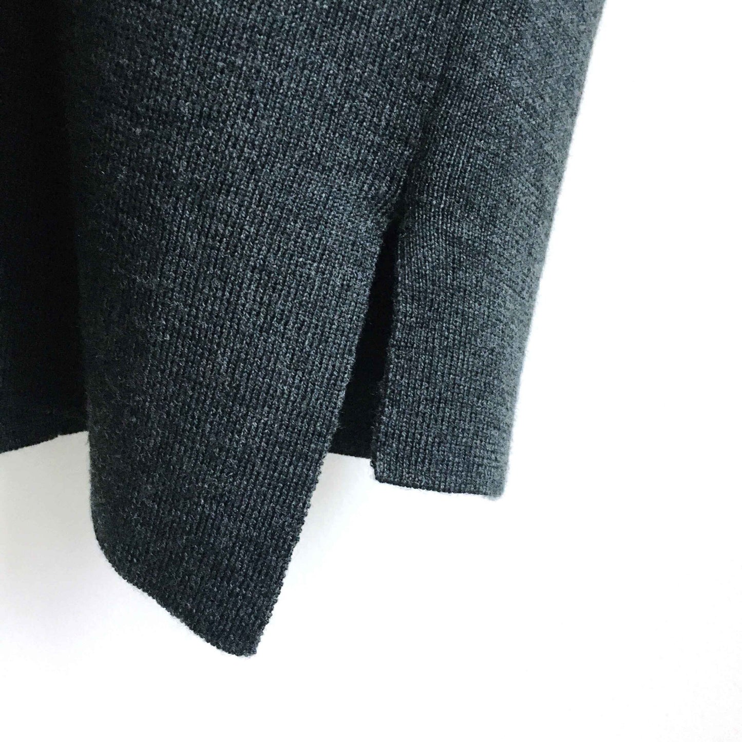 525 America Merino Wool v-neck pullover - size xs/s
