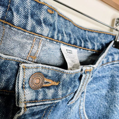 vintage levi's 560 loose fit medium wash jeans - size 30