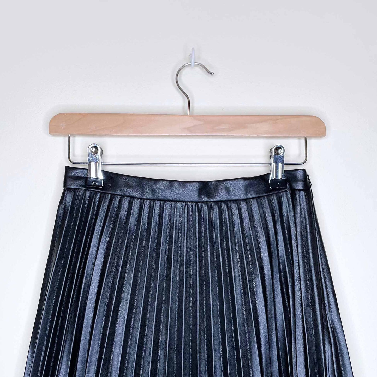 nwt 7 for all mankind faux leather accordion midi skirt - size xs
