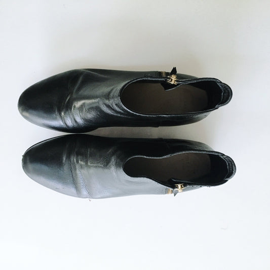 Cole Haan Black Leather Boots with Gold Zippers - size 5.5