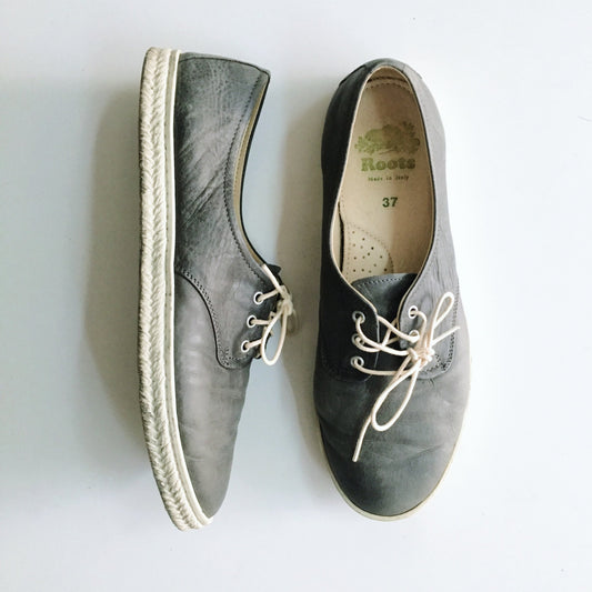 Roots Grey Leather Sneaker - size 37