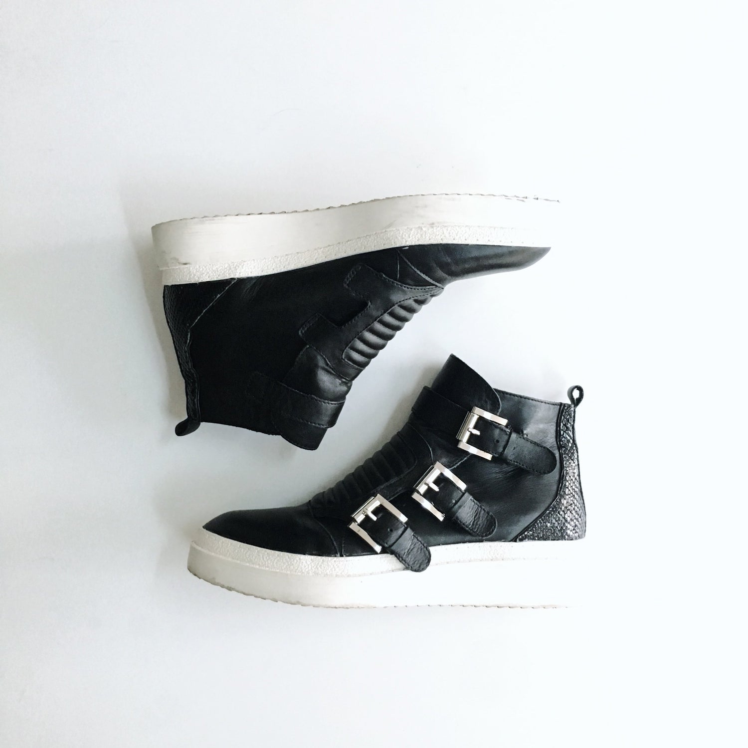 Wishbone Ines Boot The Wishbone Collection Sneaker Boots - size 10 – good market thrift store