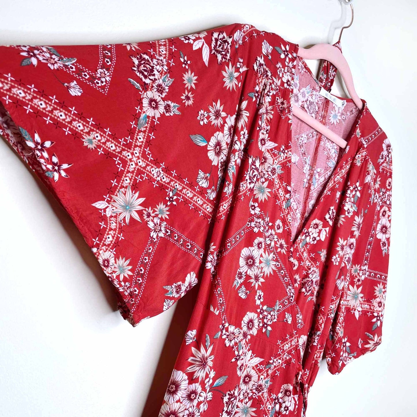 atl abel the label red floral wrap midi dress - size xs