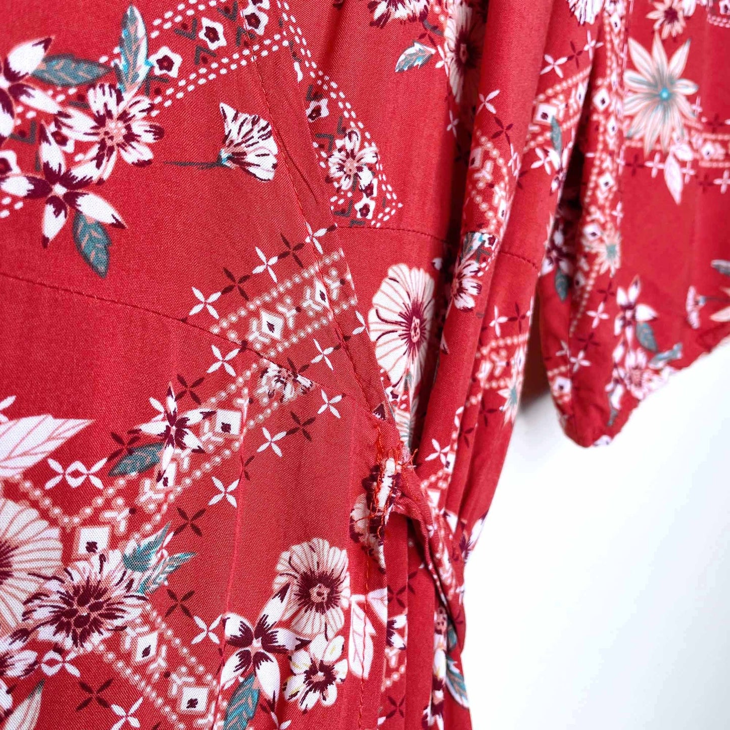 atl abel the label red floral wrap midi dress - size xs