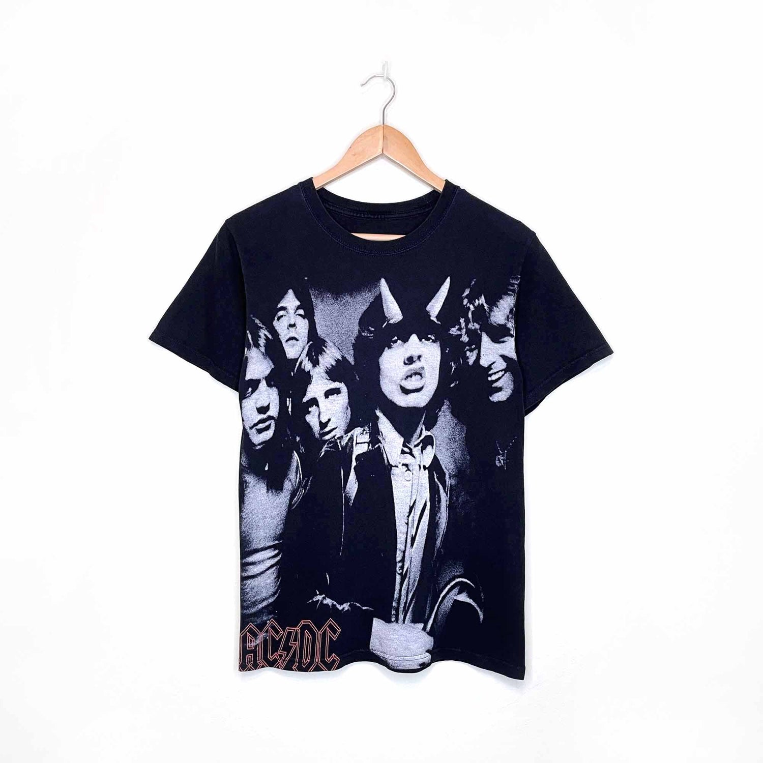 acdc angus young horns graphic band tee - size small – good market ...