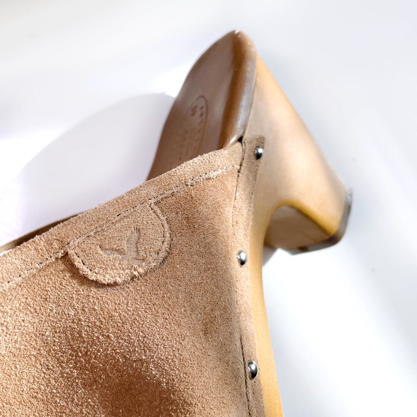 vintage american eagle tan suede wooden clogs - size 7