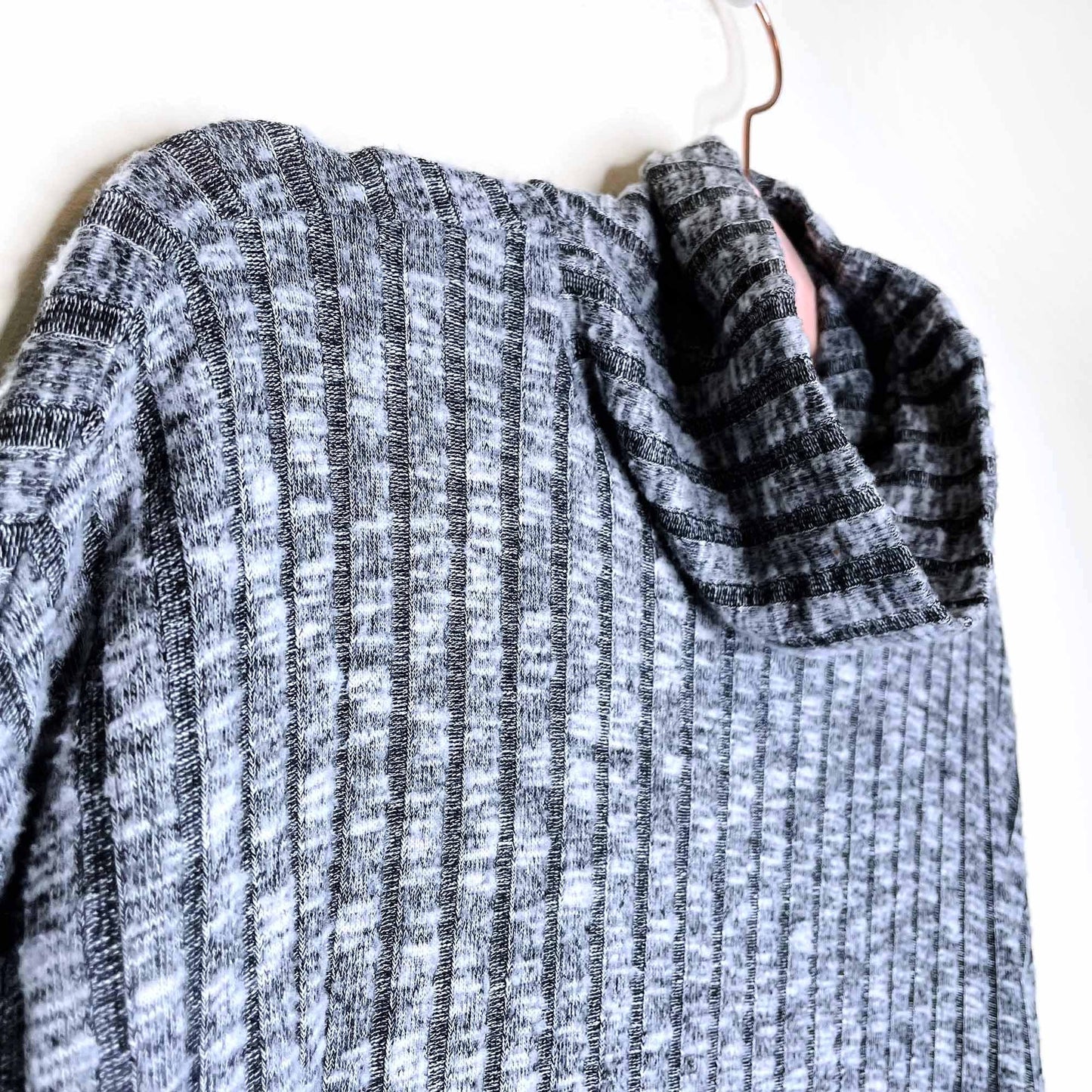 american eagle oversized ribbed hi lo turtleneck - size medium