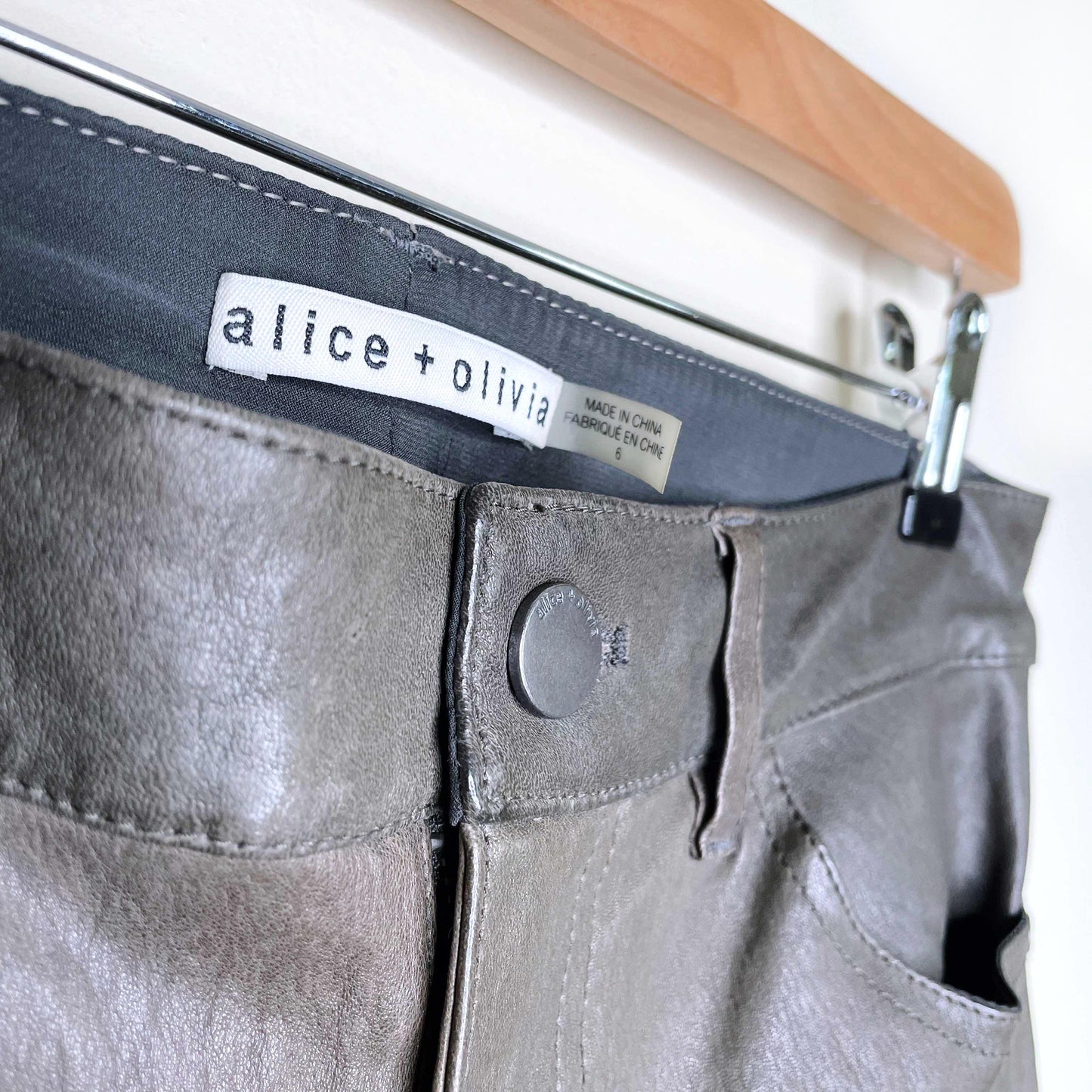 alice + olivia brown lambskin leather skinny pants - size 6