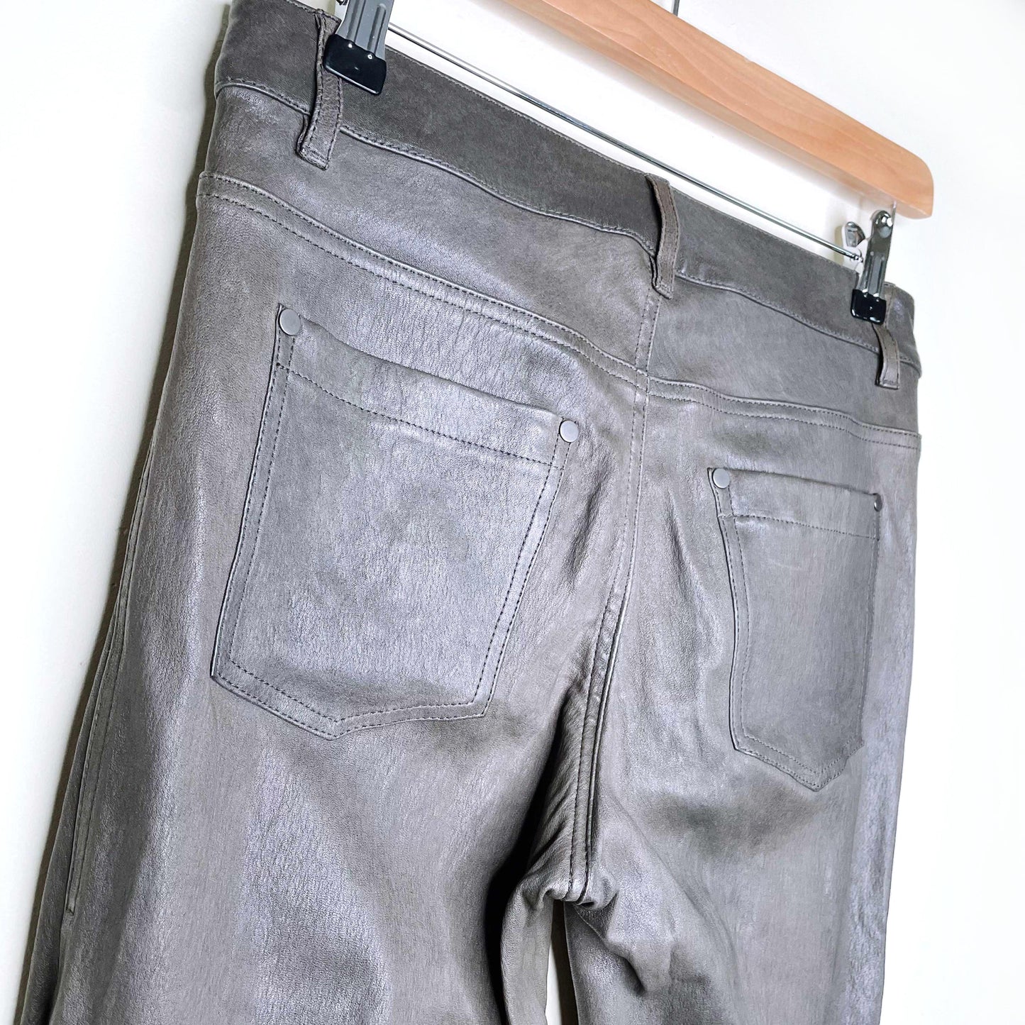 alice + olivia brown lambskin leather skinny pants - size 6