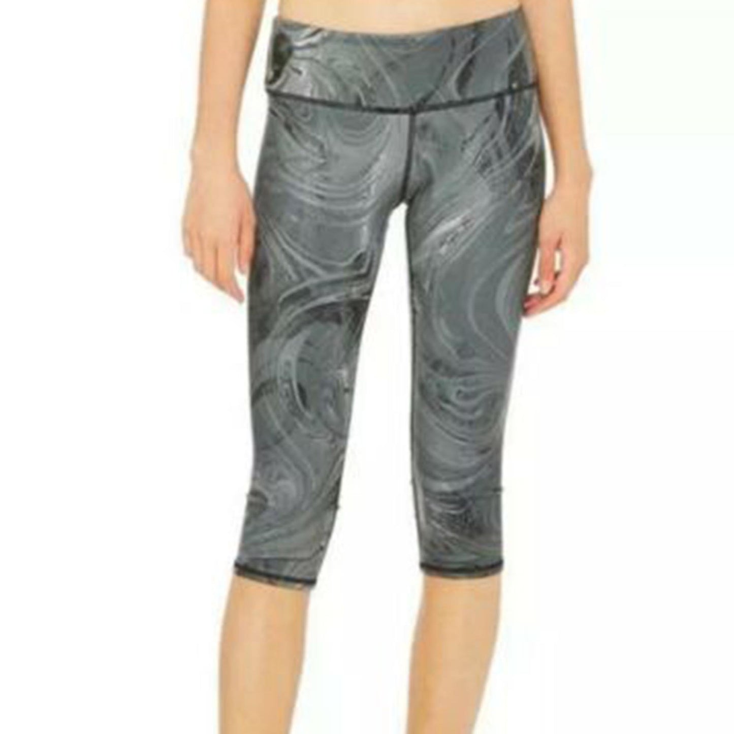 alo yoga airbrush cropped leggings in black marble - size 6