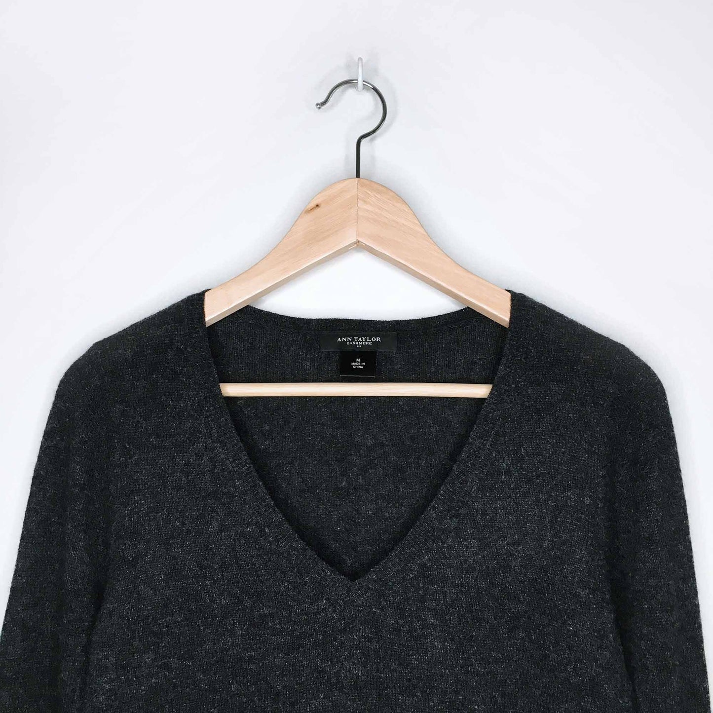 Ann Taylor cashmere v-neck sweater - size Medium