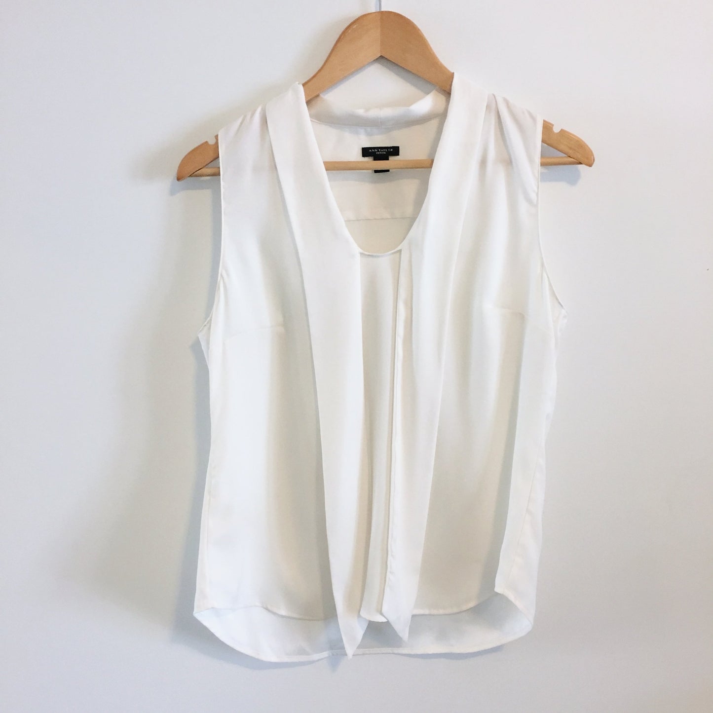 Ann Taylor Petite White Sleeveless Blouse - size Small