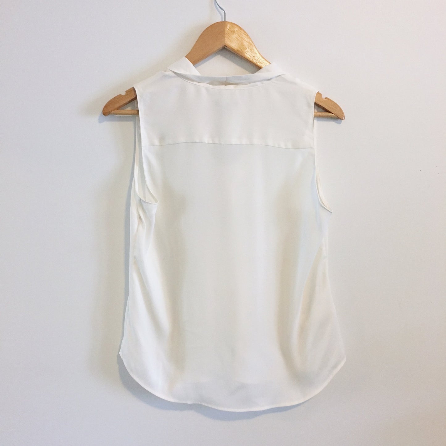 Ann Taylor Petite White Sleeveless Blouse - size Small