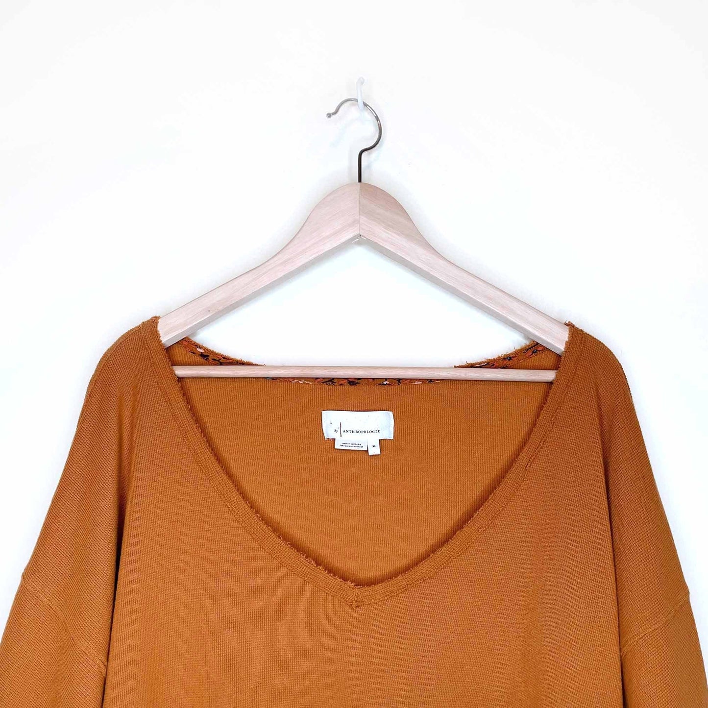 by anthropologie annette v-neck waffle top with floral sleeve - size xl