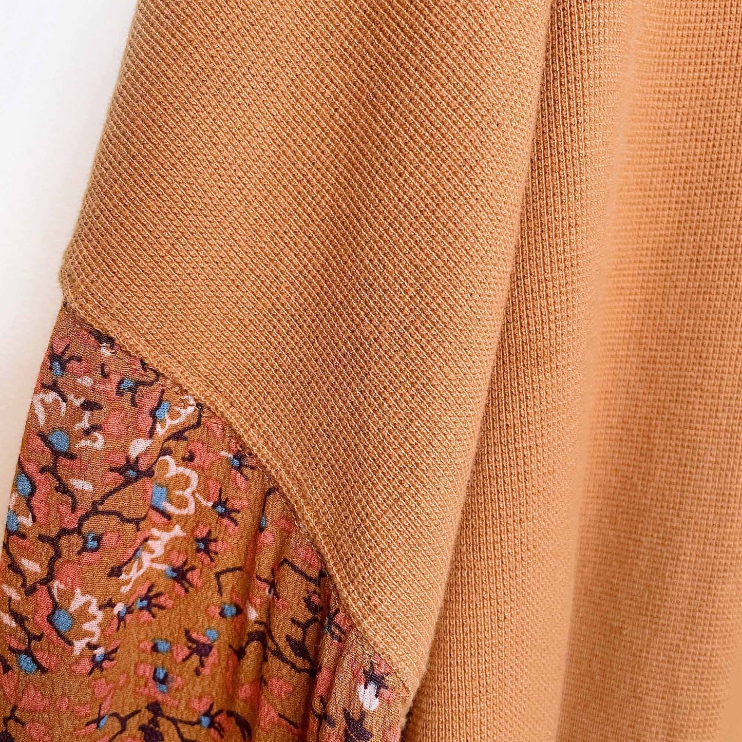 by anthropologie annette v-neck waffle top with floral sleeve - size xl