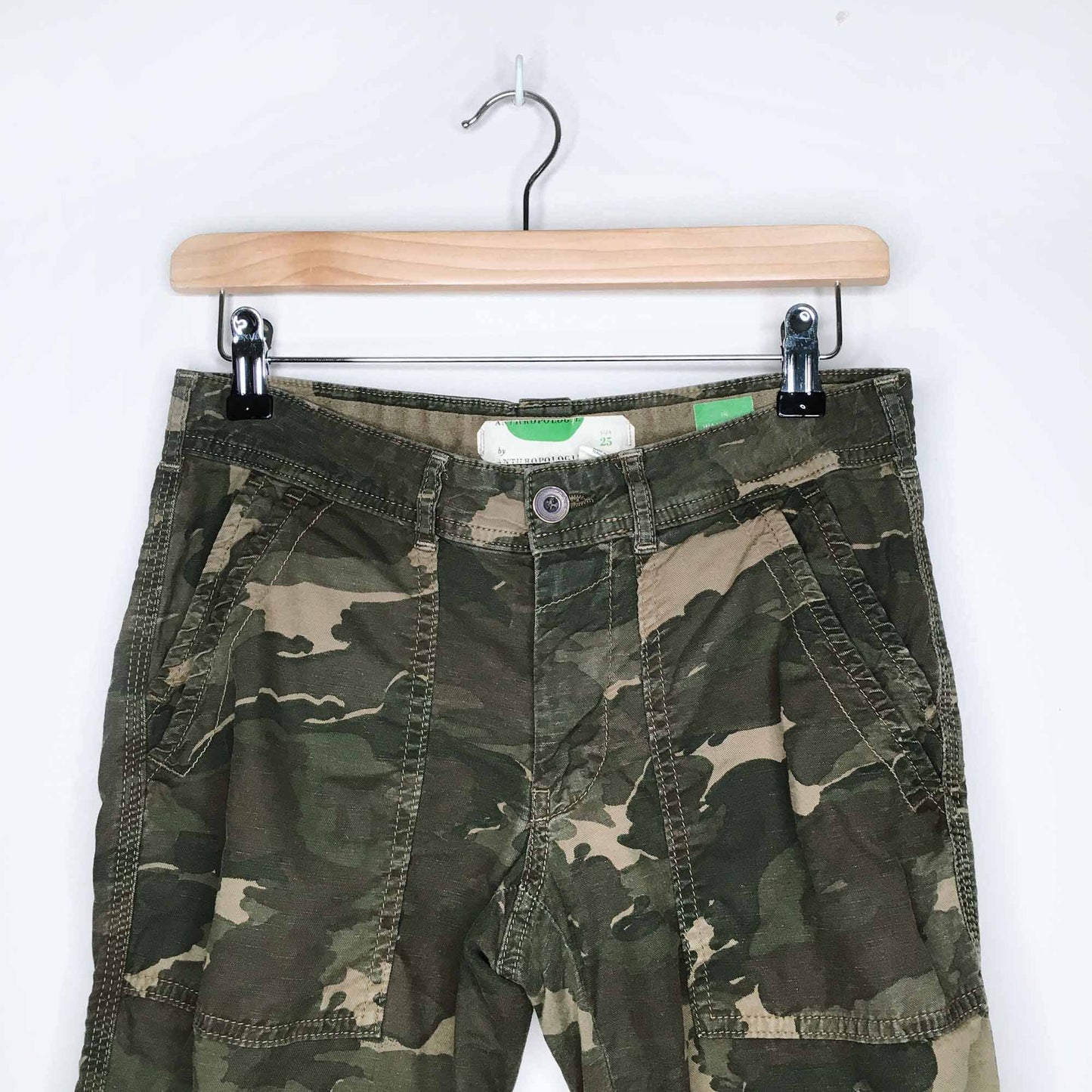 anthropologie camo wanderer utility pants - size 25