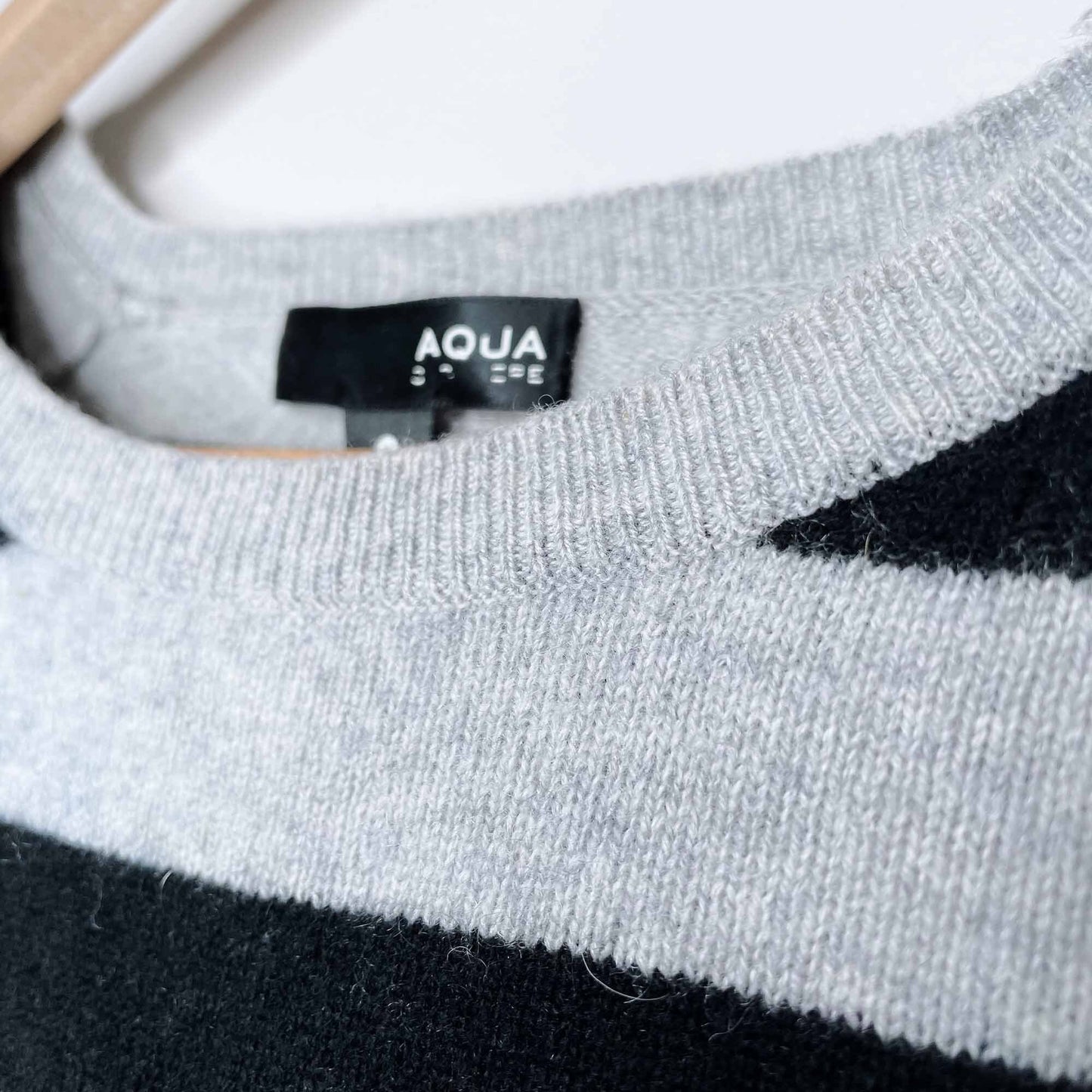 Aqua Cashmere 100% cashmere skull sweater - size Small