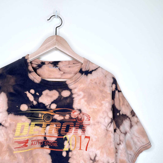2017 Detroit Auto Show bleach dye crop tee - size Large