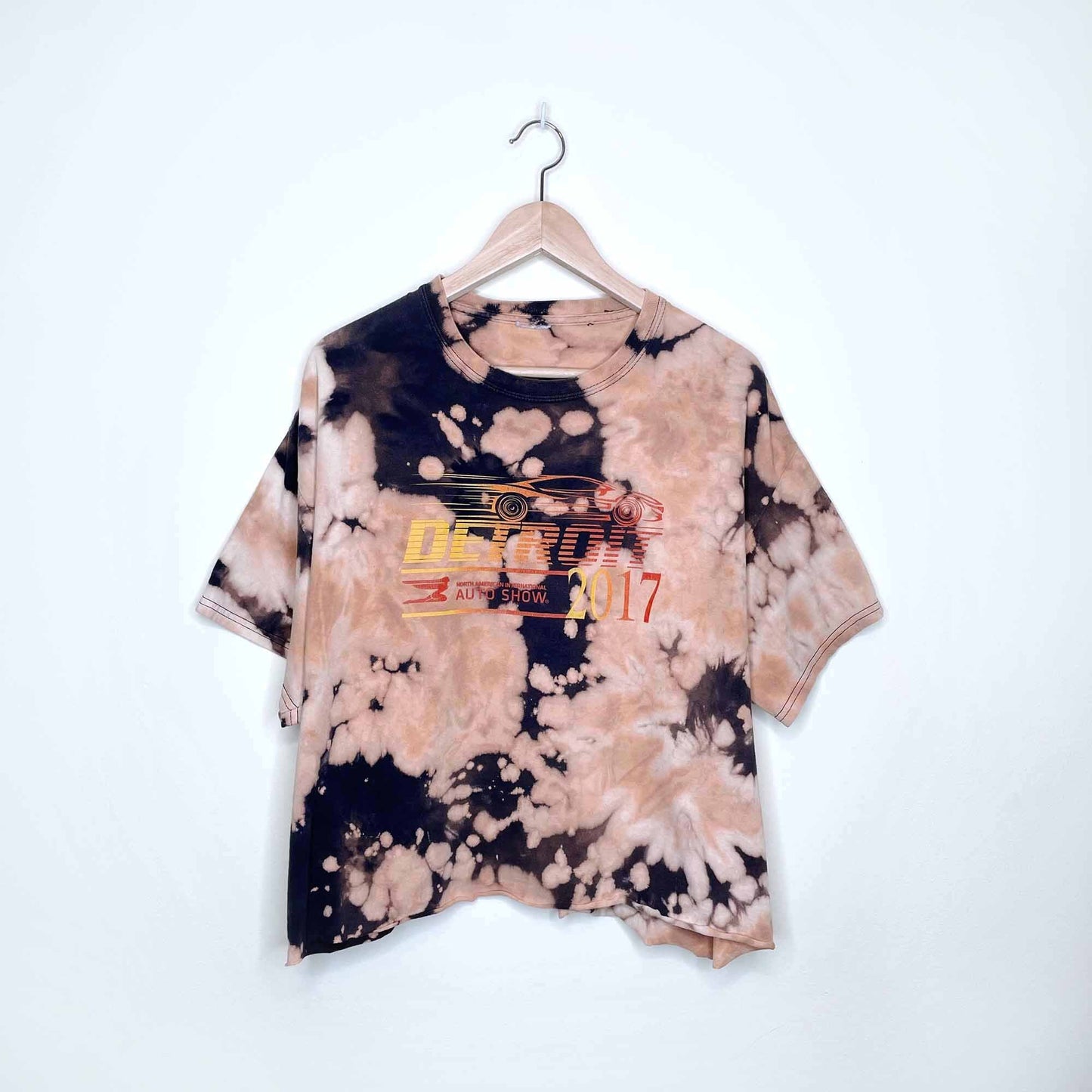 2017 Detroit Auto Show bleach dye crop tee - size Large