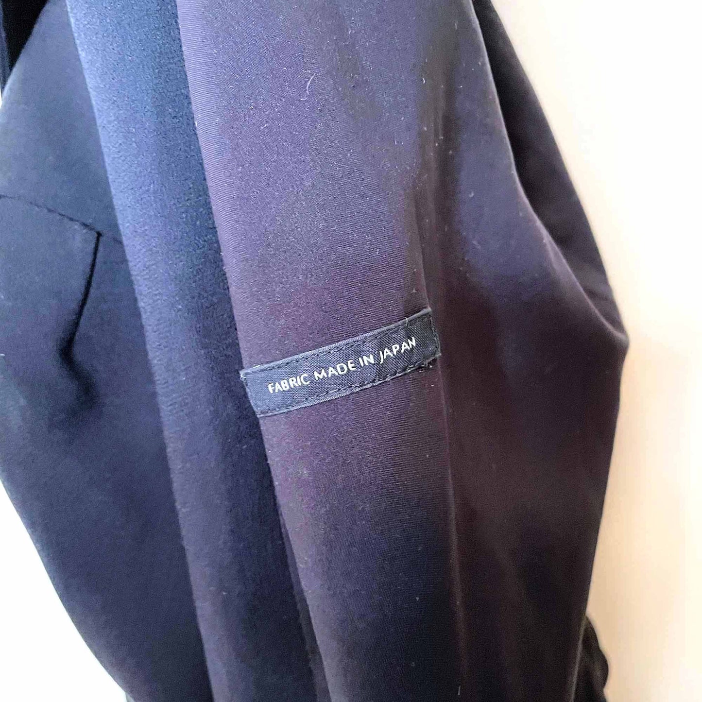 babaton black tuxedo blazer with seamed shoulder - size 4