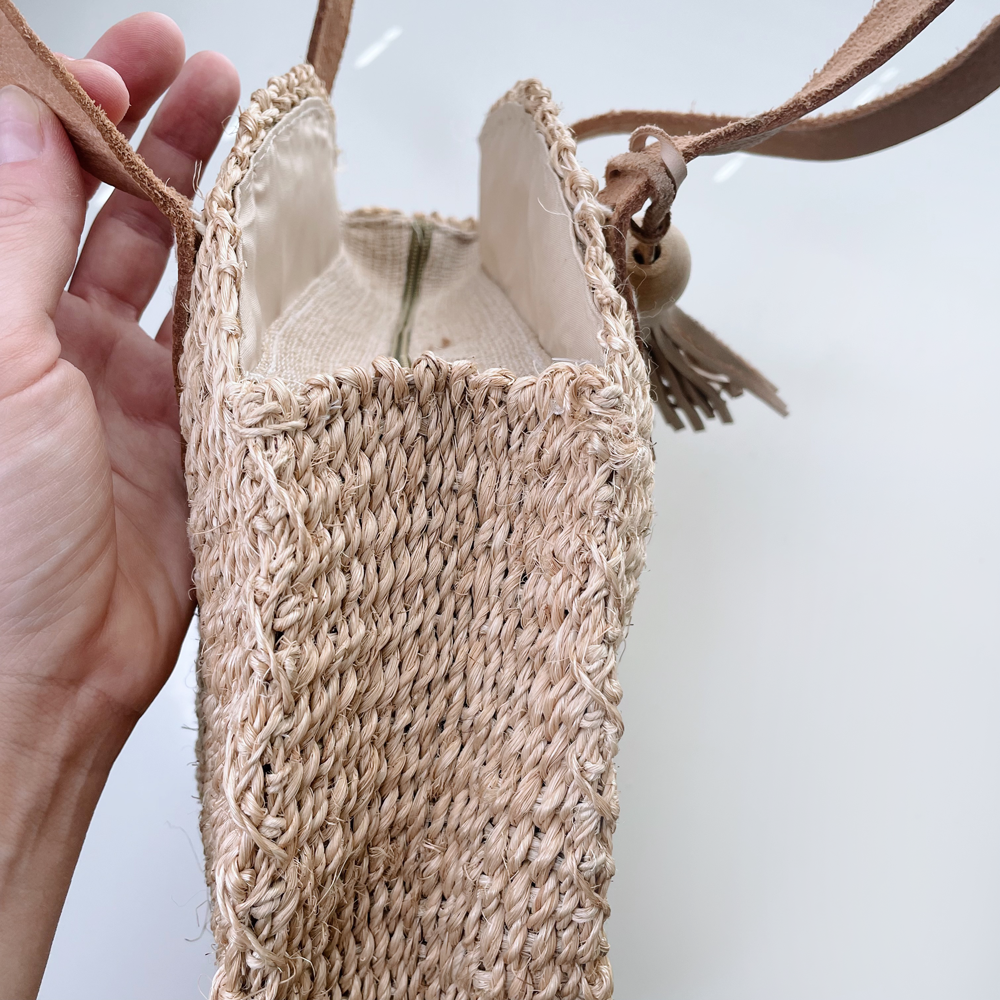 round summer rattan straw bag with leather handles