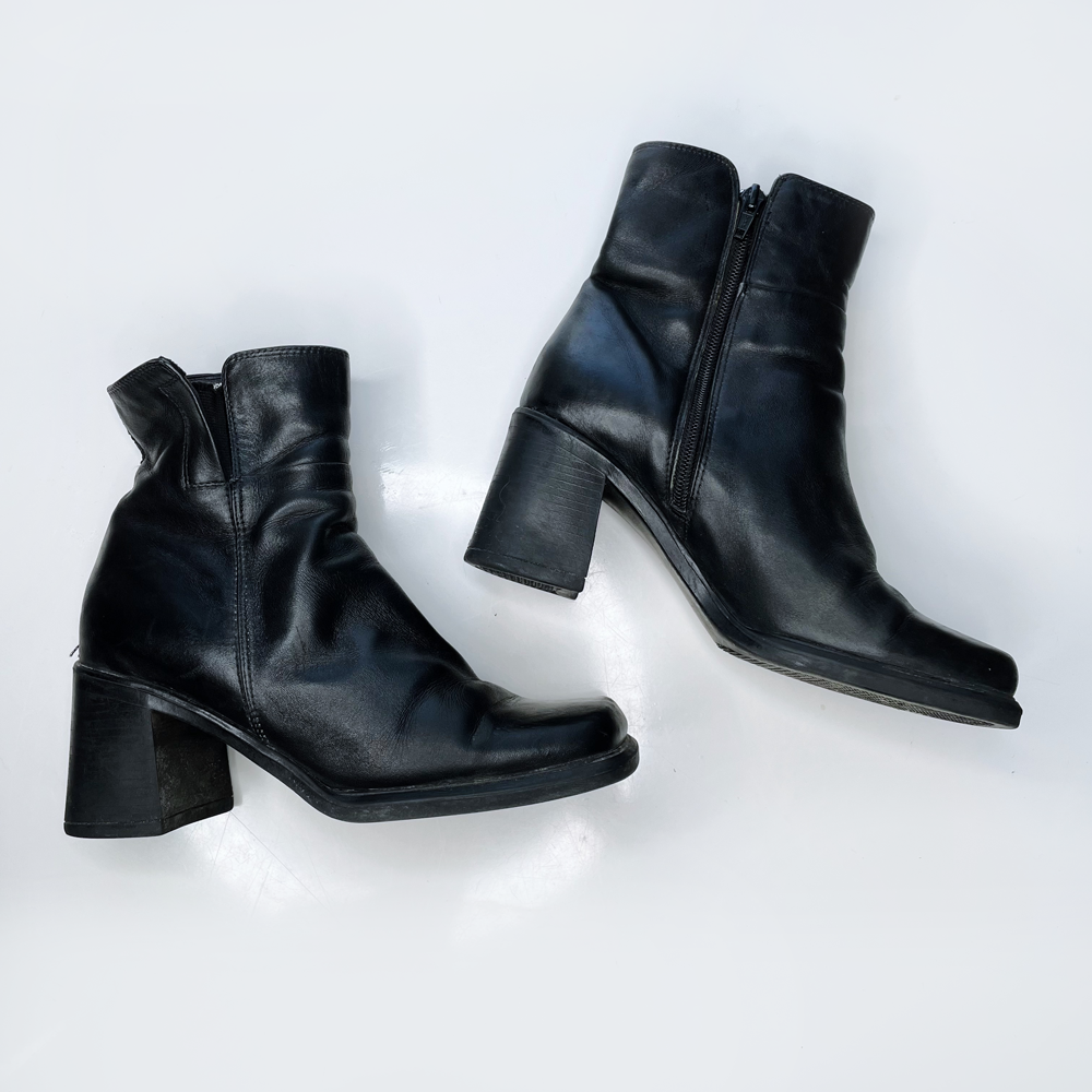 vintage bata chunky sole black leather square toe heeled boots - size 7