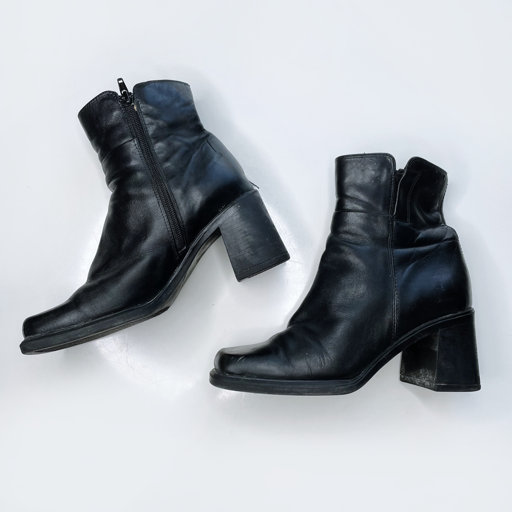 vintage bata chunky sole black leather square toe heeled boots - size 7