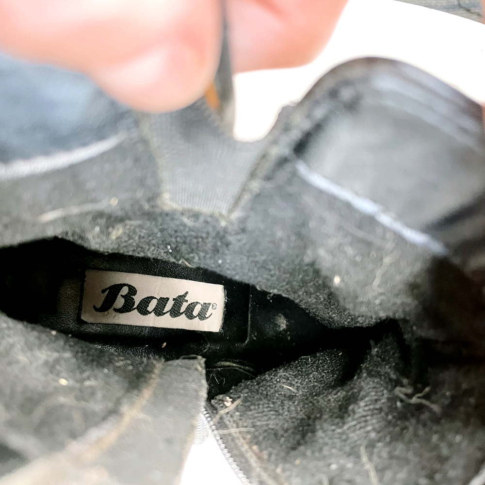 vintage bata chunky sole black leather square toe heeled boots - size 7