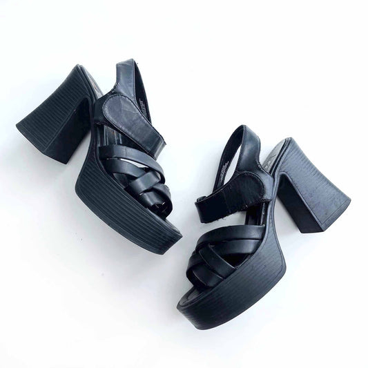 vintage bata chonky sole strappy platform sandal - size 7