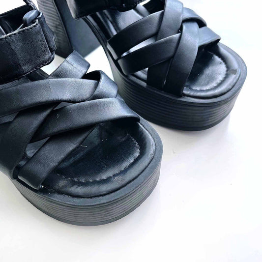 vintage bata chonky sole strappy platform sandal - size 7