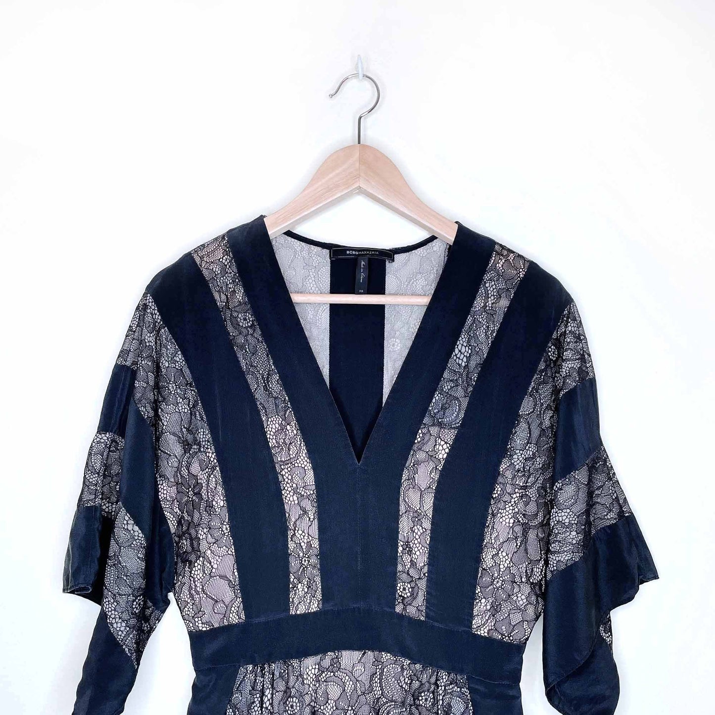 bcbg harbor black nude silk lace combination kimono dress - size xs