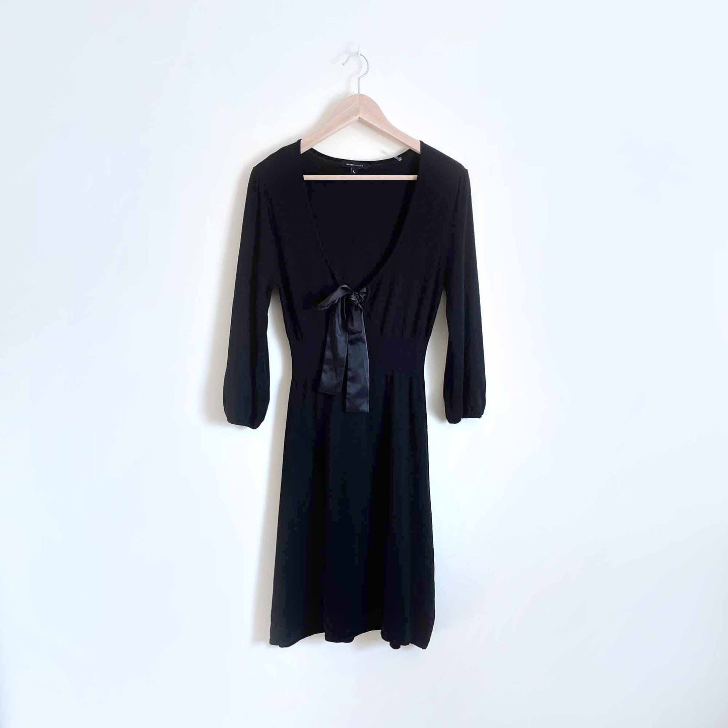BCBG deep V knit dress with satin tie front bow - size Large